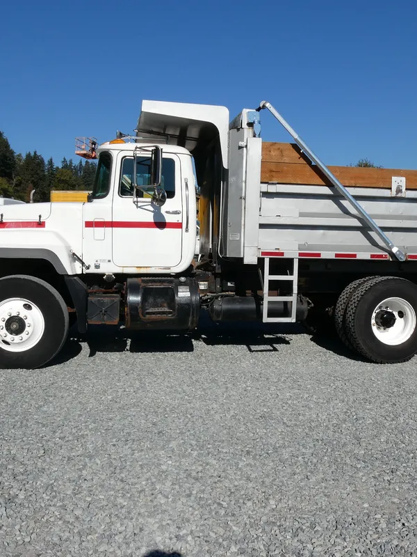 1997 MACK RD688S