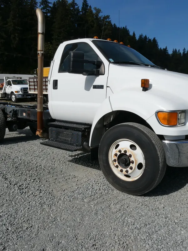 2011 FORD F650