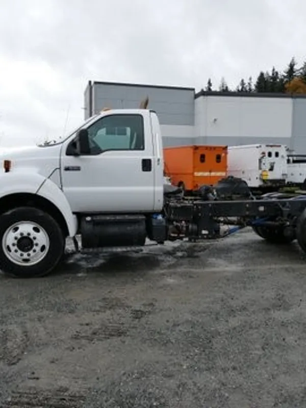2011 FORD F650